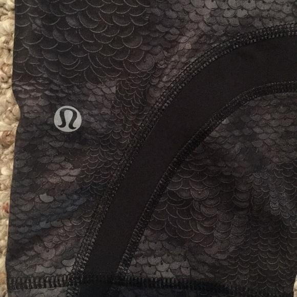 Lululemon run inspire crop size 6 - Picture 3 of 6